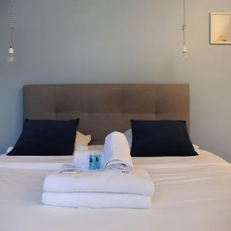 405 - Sejour Romantique Dans Un De 5 Apartment *